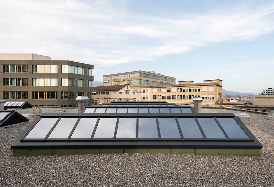 Solution de Verrière Double 25-40° avec vitrage de protection solaire, Aeschbach Hall Aarau