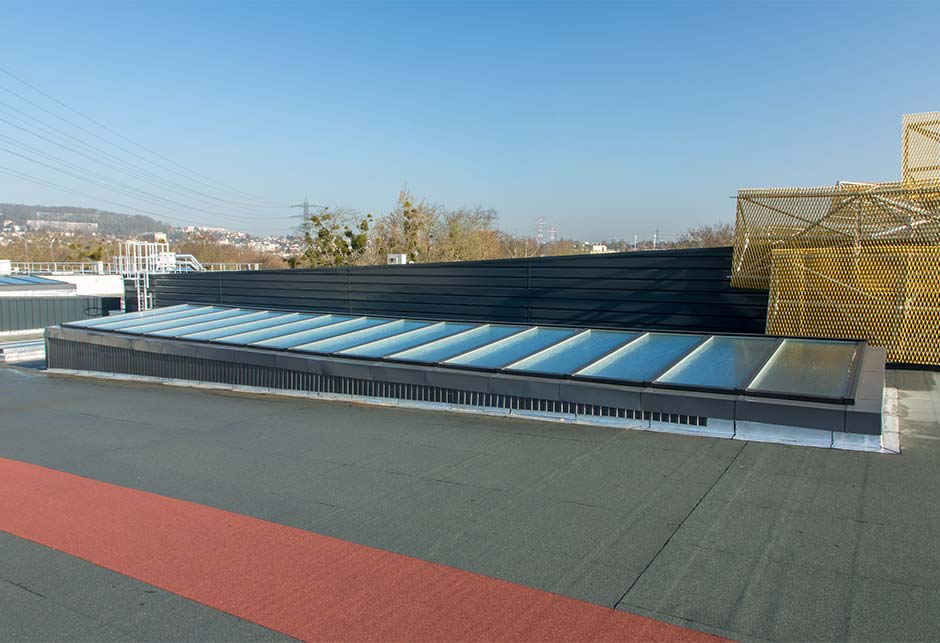 Solutions de verrières modulaires pour toit plat au centre commercial Villebon 2, France​
