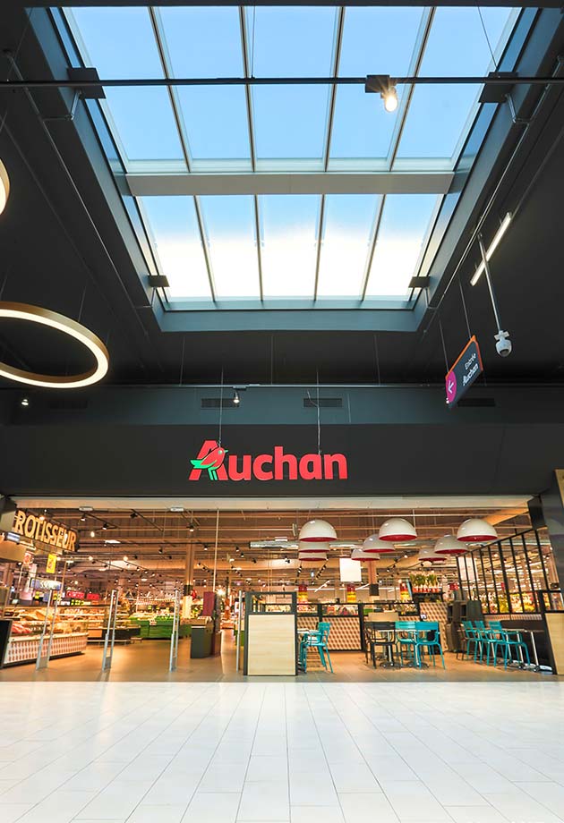 Solution verrières doubles 5° vue d’intérieur avec puits de lumière au centre commercial Villebon 2, France​