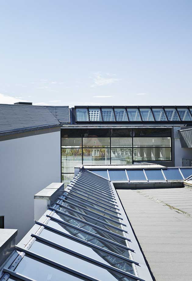 Overlysløsning med rytterlys 25–40˚ med ruter med solceller – Green Solution House, Rønne, Danmark