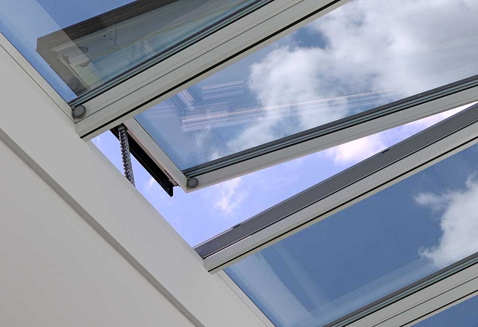 Solution de verrière de toit avec modules Verrière linéaire muraux 5-45˚, Kirche Erkelenz, Allemagne