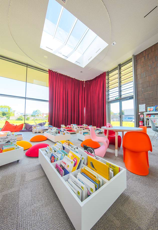 Ridgelight and Longlight skylight solution at the Lezoux Media Library, France  