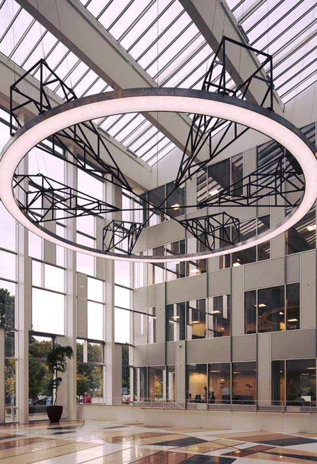 Smalle sprosser giver maksimalt lysindfald og himmelkig, MT Højgaards hovedkontor