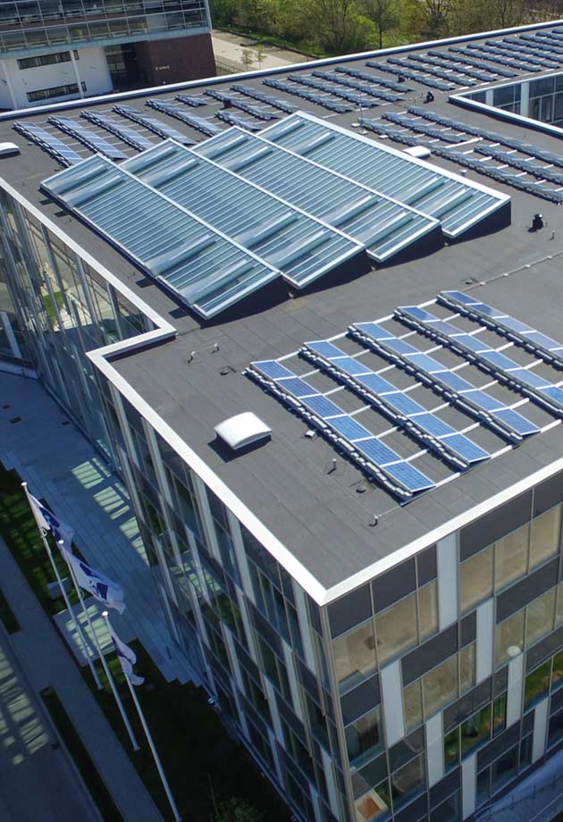 Lysbånd med VELUX Glaspaneler monteret med 15 graders hældning, MT Højgaards hovedkontor