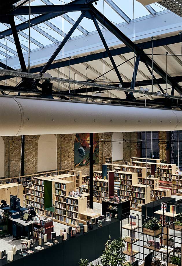 Overlys med rytterlys 5° på bjelke i Nørrebro Bibliotek