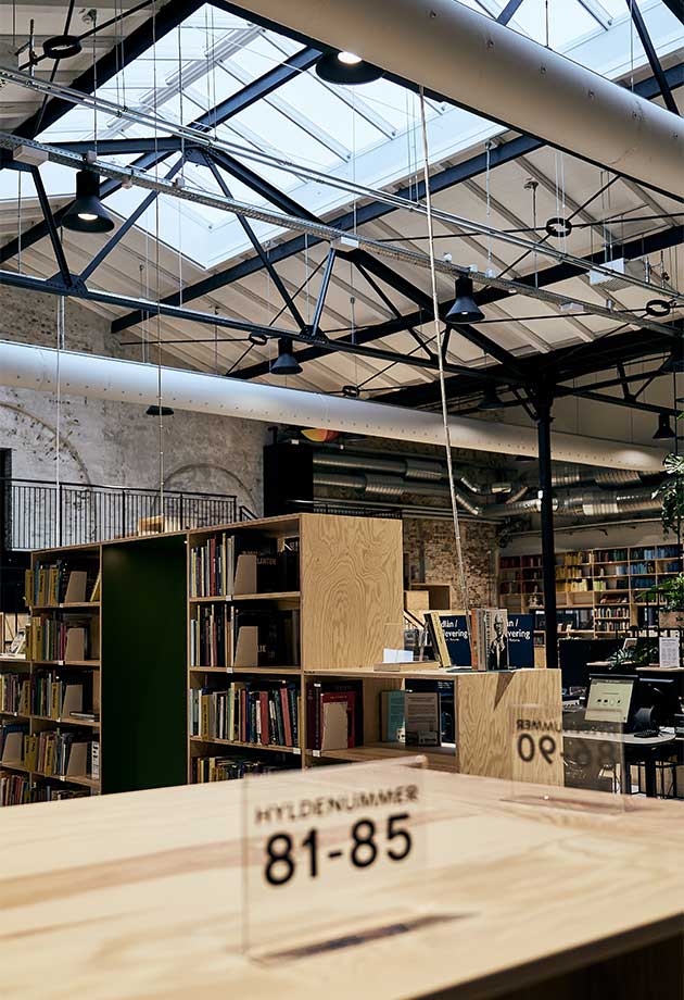 Das Tageslicht-System schafft ideale Innenraumbedingungen in der Nørrebro-Bibliothek