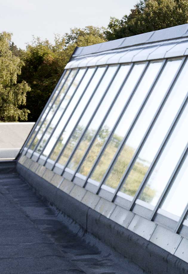 Solution de verrière de toit avec modules Verrière en shed 40-90˚, Sågbäcksgymnasiet, Huddinge, Suède