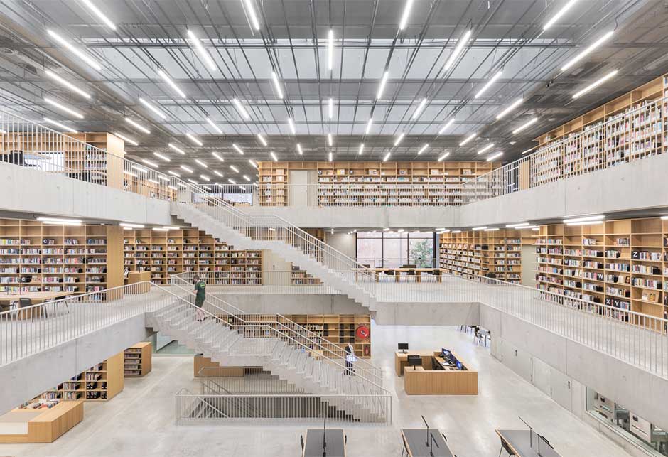 乌托邦图书馆带有中庭采光模块的屋顶