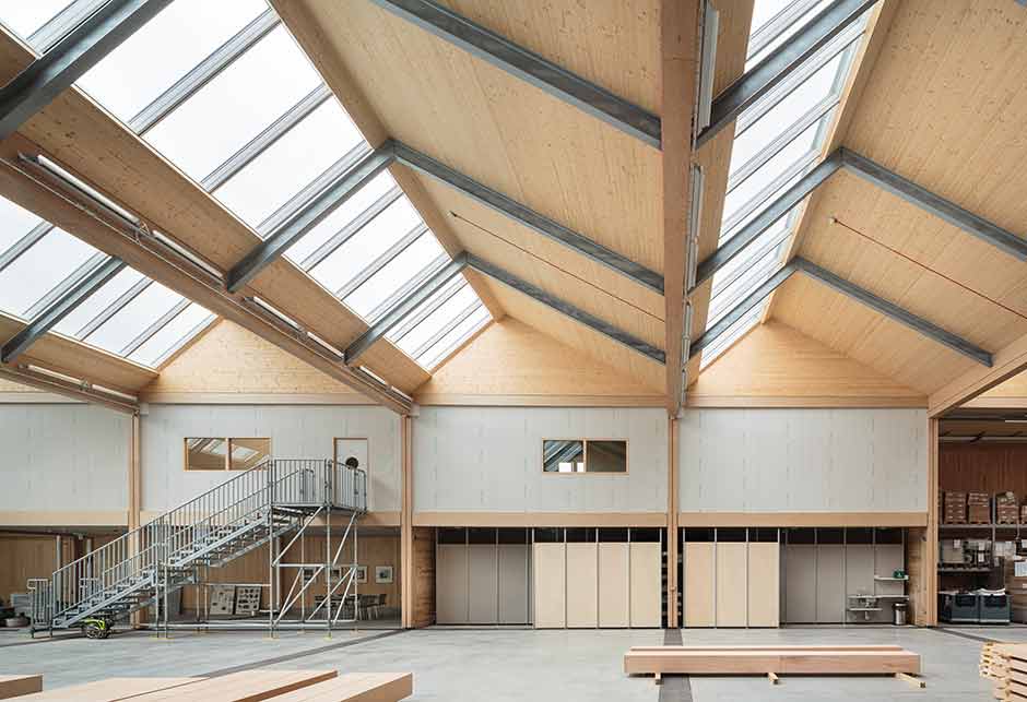 Sheddach-Verglasungen in einem Dach mit 40° Neigung im Vitsoe Hauptsitz, Vereinigtes Königreich
