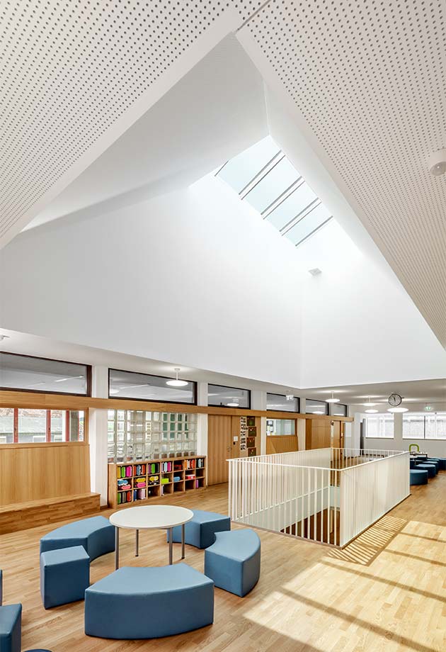 Otwarte strefy do nauki i nowoczesny design w szkole podstawowej Pischelsdorf, Austria
