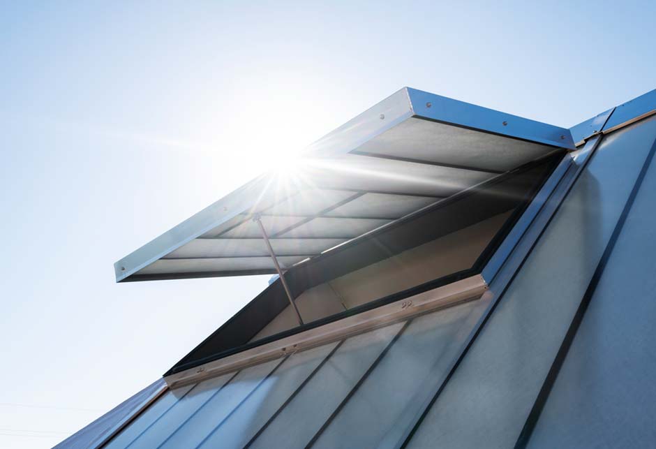 Tageslicht-Lösung mit Grillodur mit Sheddachverglasung-Dachsanierung Otto Suhner AG, Lupfig Schweiz / Produktnahansicht Grillodur 4