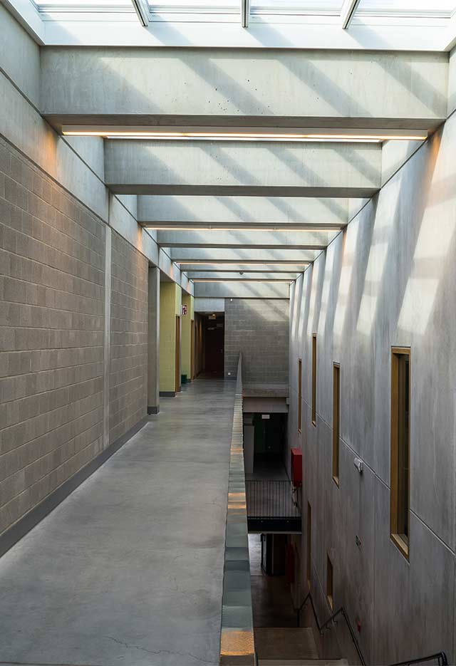 Wprowadzenie światła dziennego na różne piętra szkoły ZAVO, Belgia
